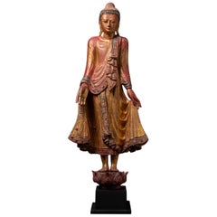 Statua antica in legno di Buddha di Mandalay, risalente al XIX secolo, proveniente dalla Birmania