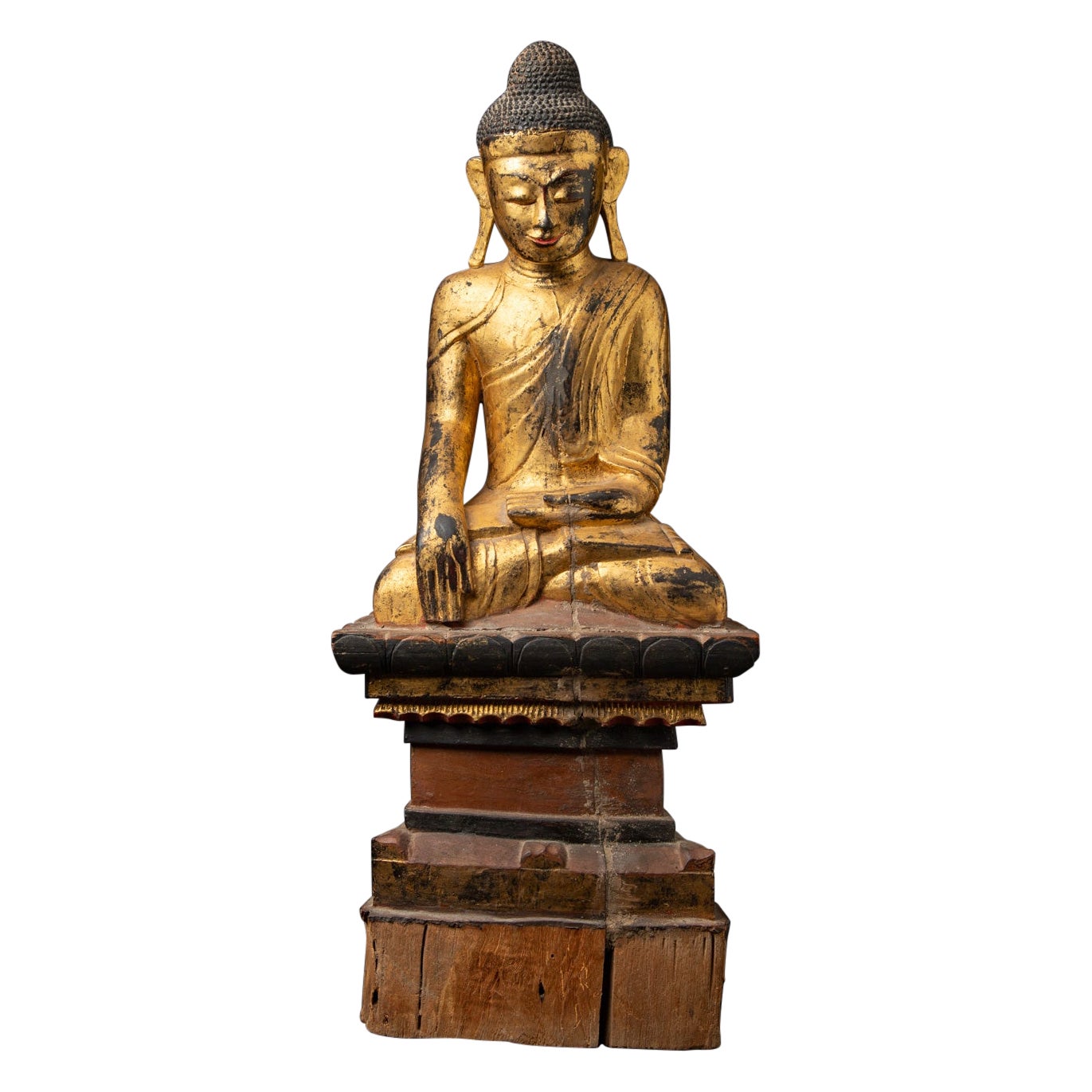 Statue antique en bois d'un Bouddha de Mandalay, datant du XIXe siècle, provenant de Birmanie en vente