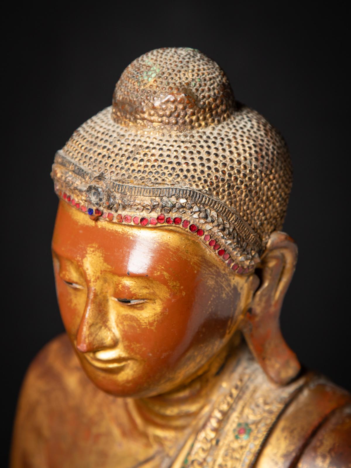 19th century Antique wooden Burmese Mandalay Buddha statue in Mandalay style For Sale 1