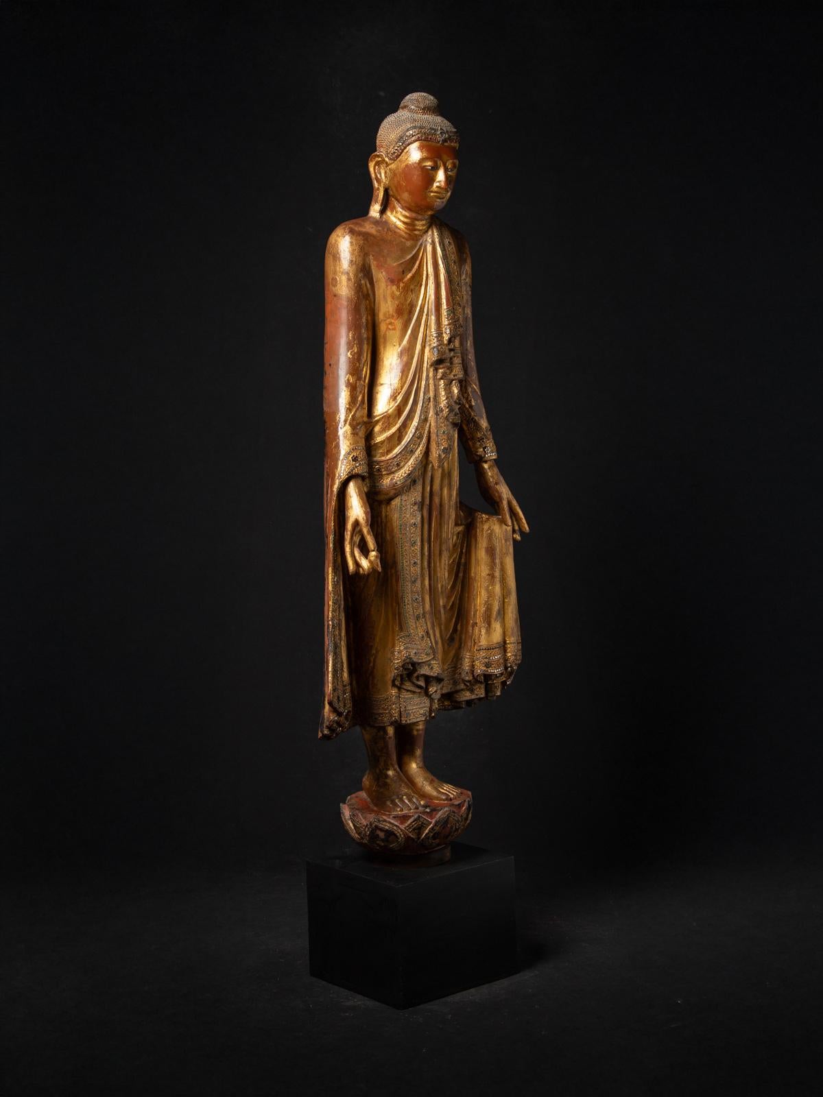 19th century Antique wooden Burmese Mandalay Buddha statue in Mandalay style For Sale 2