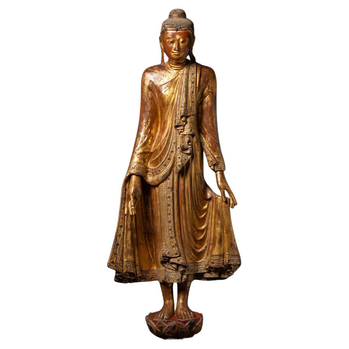 Antike burmesische Mandalay-Buddha-Statue aus Holz im Mandalay-Stil des 19. Jahrhunderts