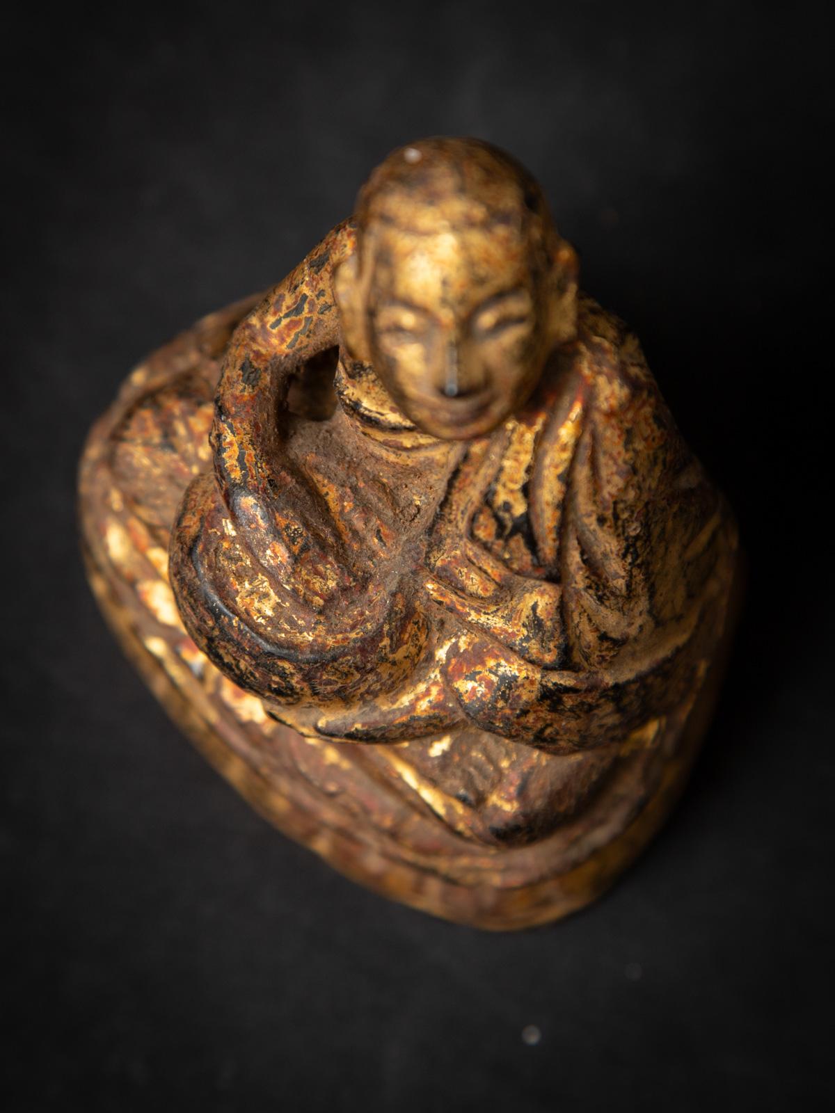Antike burmesische Monk-Statue aus Holz aus Burma aus dem 19. Jahrhundert (Birmanisch) im Angebot