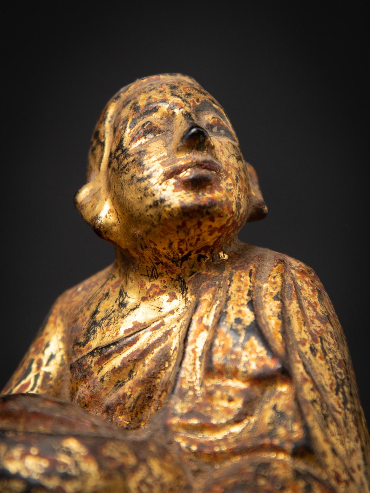 Antike burmesische Monk-Statue aus Holz aus Burma aus dem 19. Jahrhundert im Zustand „Gut“ im Angebot in DEVENTER, NL