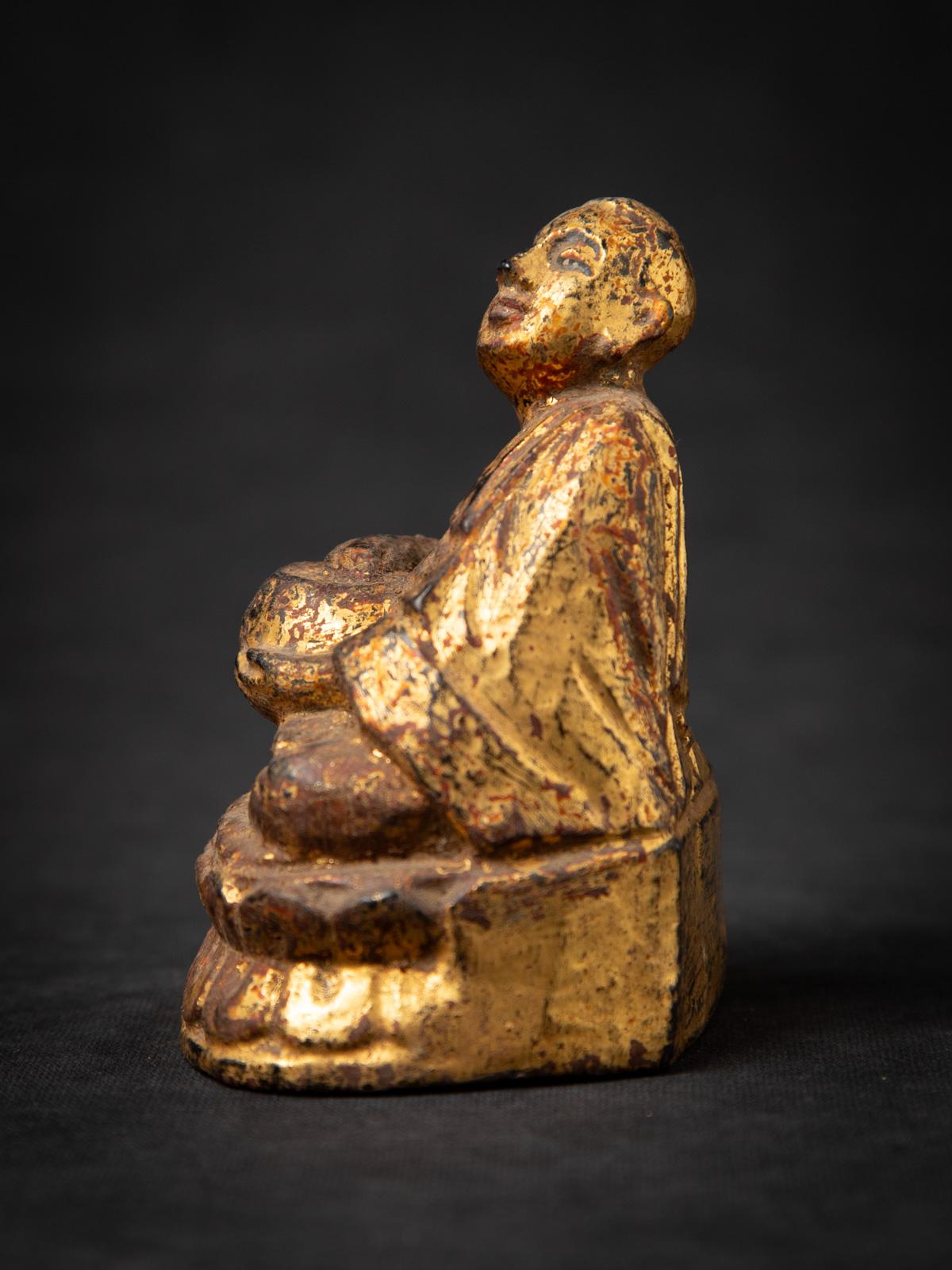 Antike burmesische Monk-Statue aus Holz aus Burma aus dem 19. Jahrhundert im Angebot 2