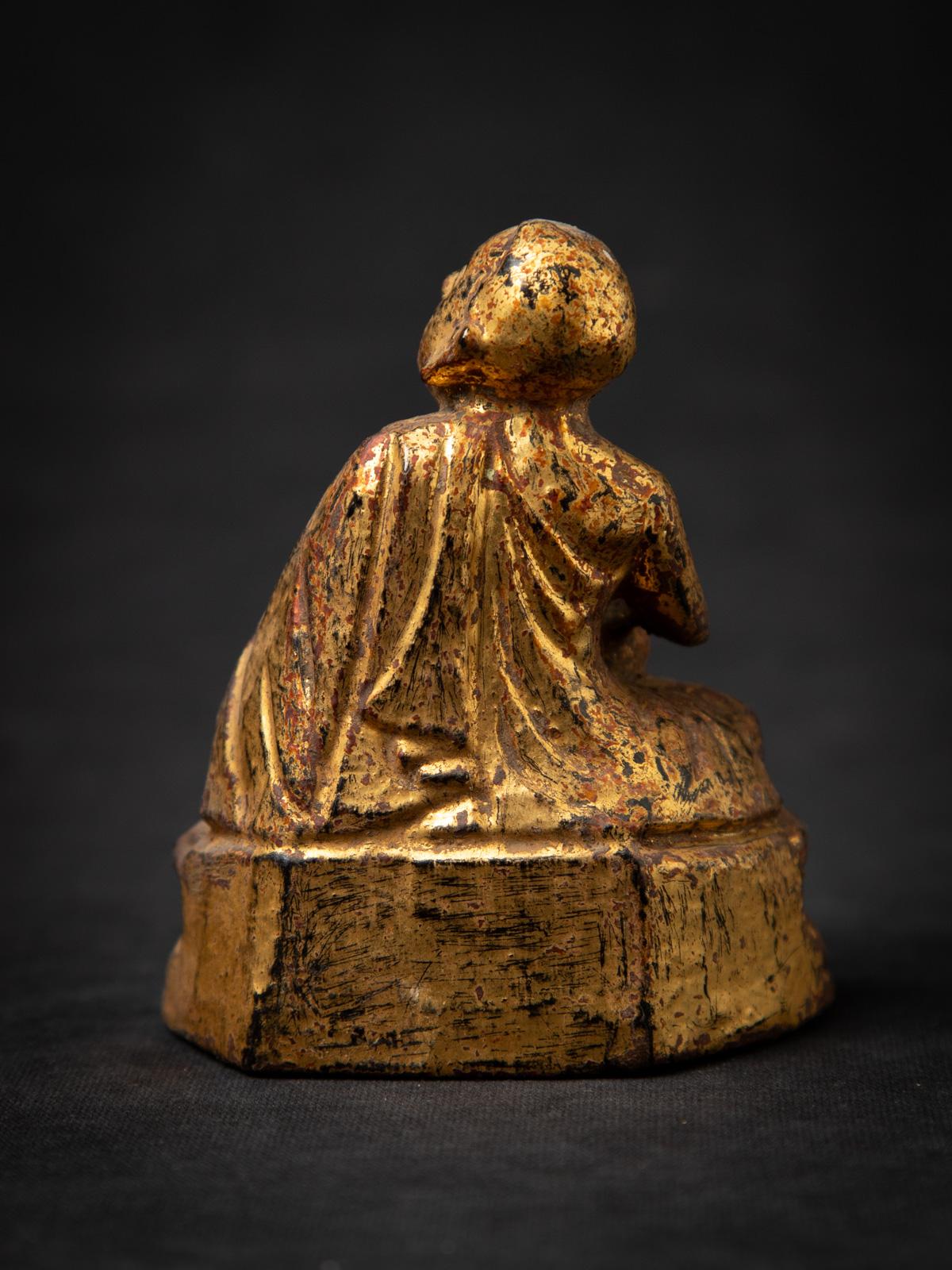 Antike burmesische Monk-Statue aus Holz aus Burma aus dem 19. Jahrhundert im Angebot 5