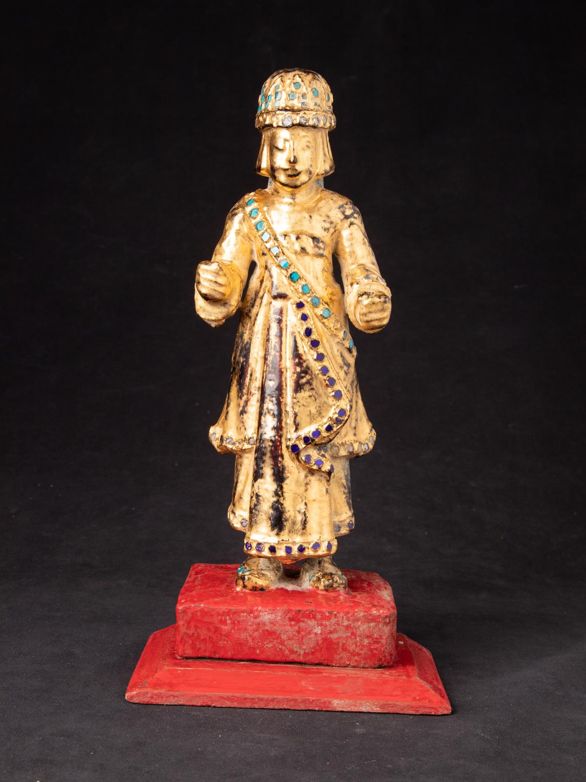 This wooden piece, originating from Burma during the middle of the 19th century, is a fine example of Mandalay style craftsmanship. It stands at a height of 29.5 cm and boasts dimensions of 15 cm in width and 10.8 cm in depth, making it a compact