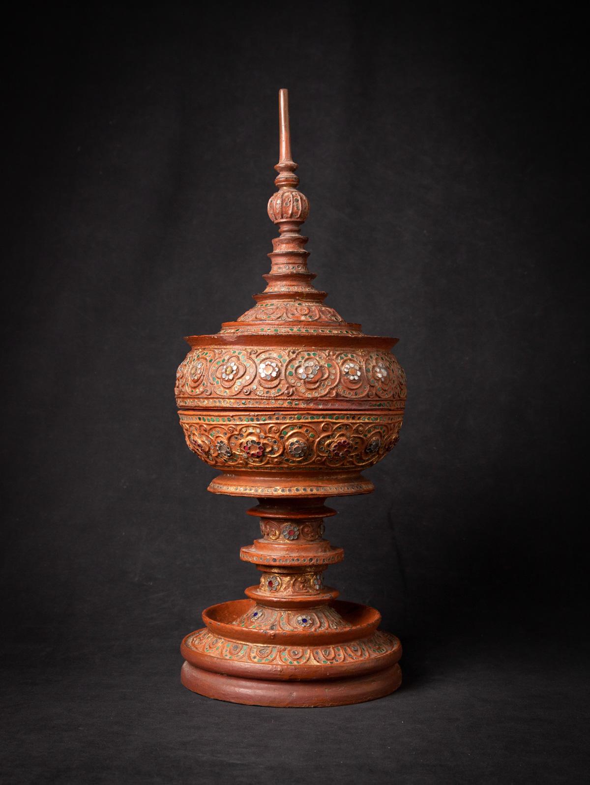 Material : wood
53,5 cm high
21 cm diameter
With traces of 24 krt. gilding
Mandalay style
19th century
Weight: 1,4 kgs
Originating from Burma
Nr: 3678-6
