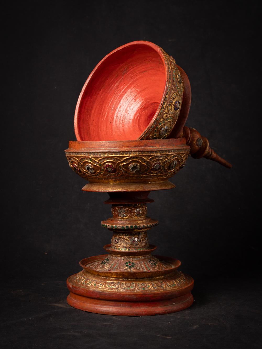 Antique wooden Burmese offering vessel
Material : wood
57,5 cm high
20,8 cm diameter
Gilded with 24 krt. gold
Mandalay style
19th century
Weight: 1,31 kgs
Originating from Burma
Nr: 3664-23