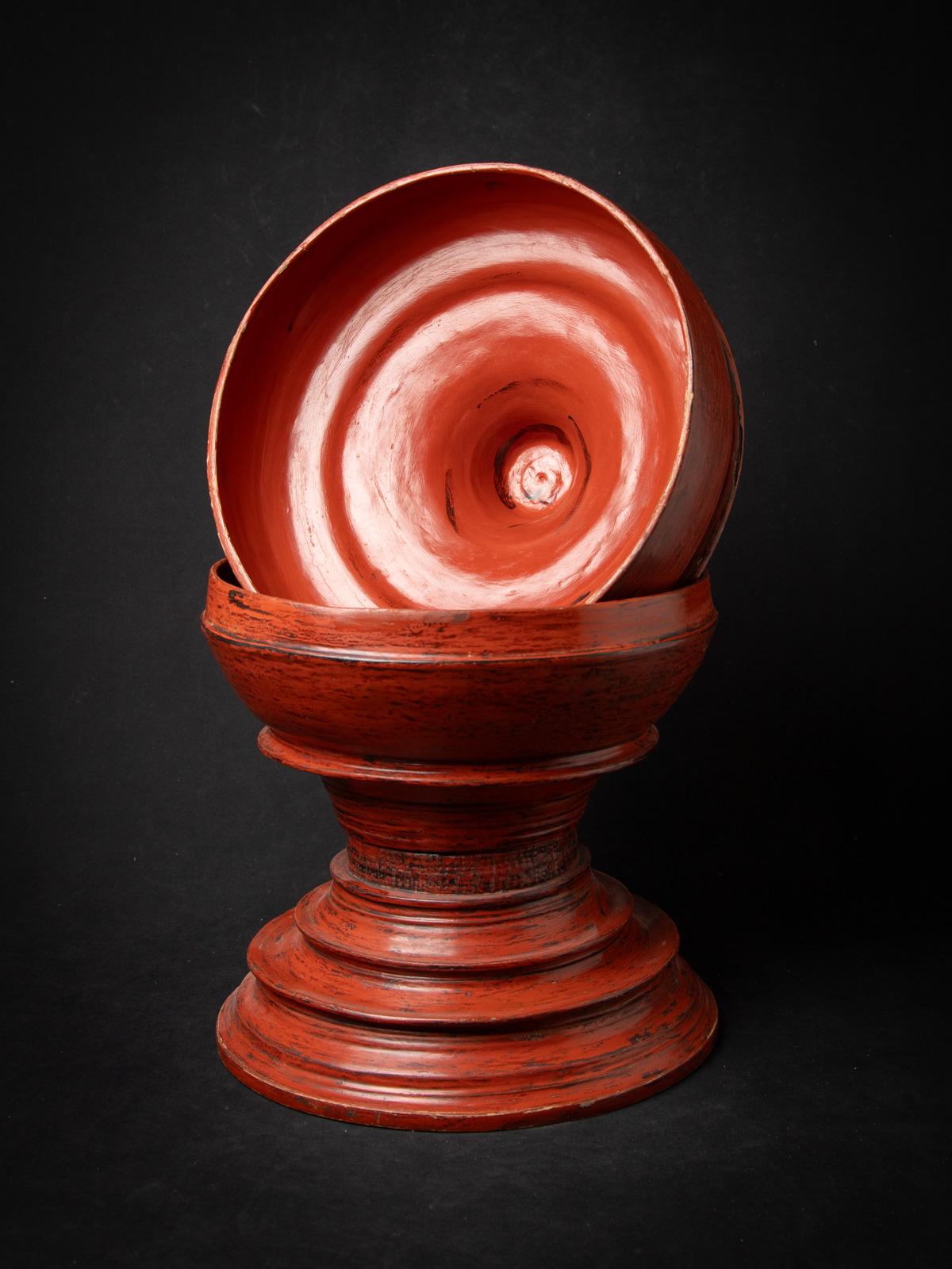 19th century Antique wooden Burmese offering vessel from Burma In Good Condition In DEVENTER, NL
