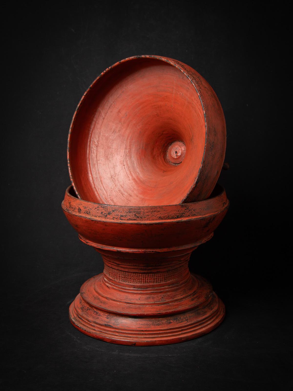 19th century Antique wooden Burmese offering vessel from Burma In Good Condition For Sale In DEVENTER, NL
