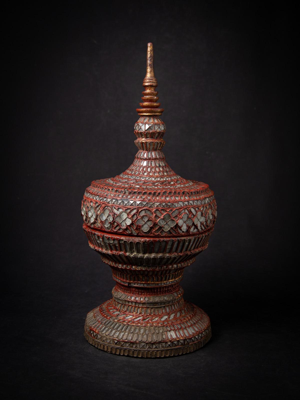19th century Antique wooden Burmese offering vessel from Burma In Good Condition For Sale In DEVENTER, NL