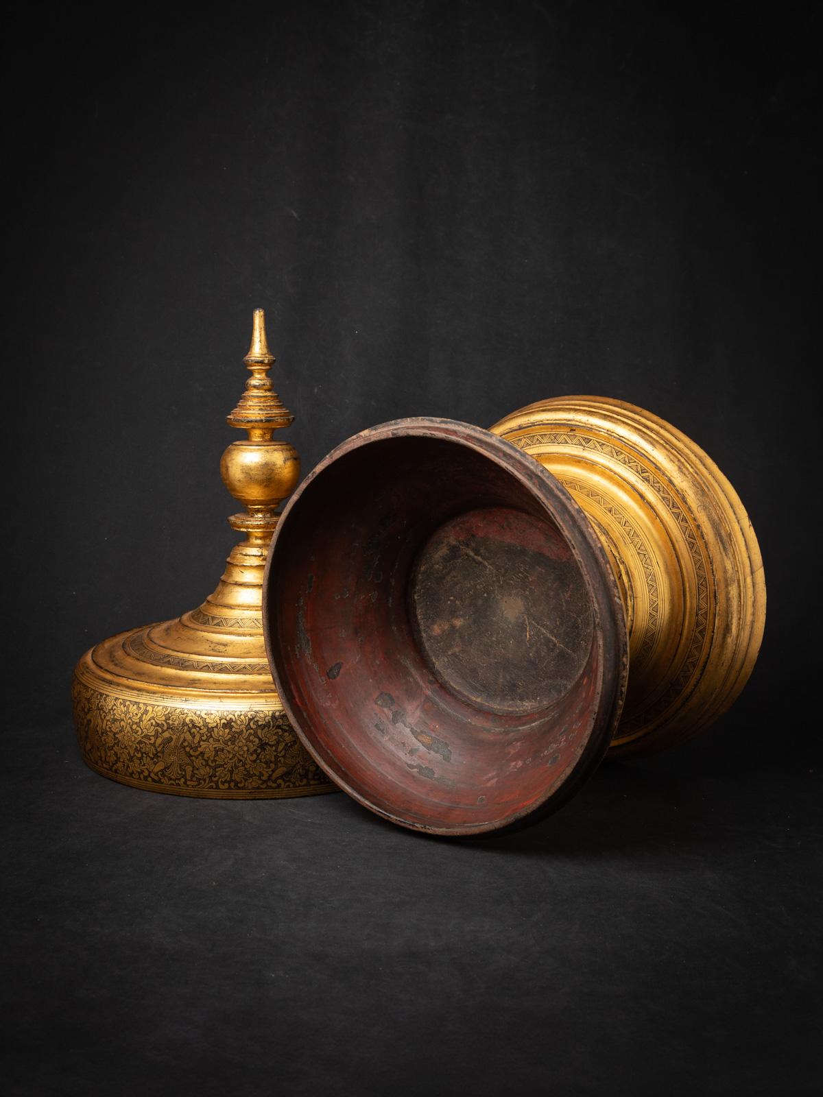 Siglo XIX Antigua vasija birmana de madera para ofrendas procedente de Birmania en Bueno estado para la venta en DEVENTER, NL