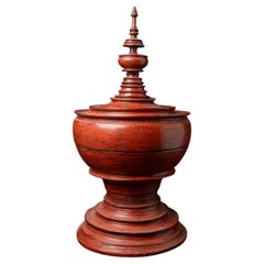 Antico vaso d'offerta birmano in legno del XIX secolo