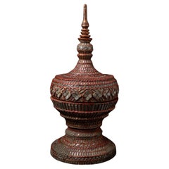 Antico vaso d'offerta birmano in legno del XIX secolo