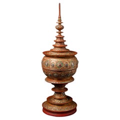 Antico vaso d'offerta birmano in legno del XIX secolo