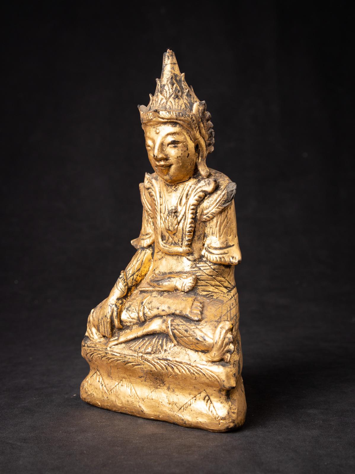 Bouddha Shan ancien en bois de Birmanie, 19e siècle

Matériau : bois
24,1 cm de haut
13 cm de large et 6,8 cm de profondeur
Doré à l'or fin 24 krt.
Style Shan (Tai Yai)
Bhumisparsha mudra
19ème siècle
Originaire de Birmanie
Nr : 3527-91

