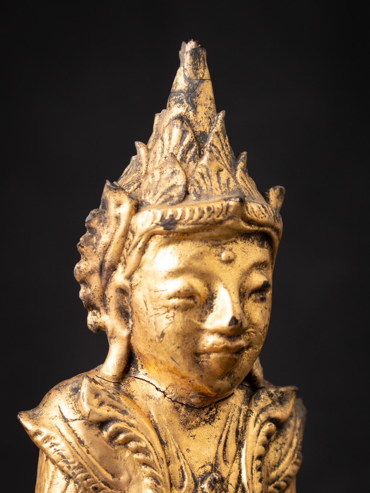 XIXe siècle Bouddha birman Shan en bois ancien du 19ème siècle provenant de Birmanie, au Bhumisparsha Mudra en vente