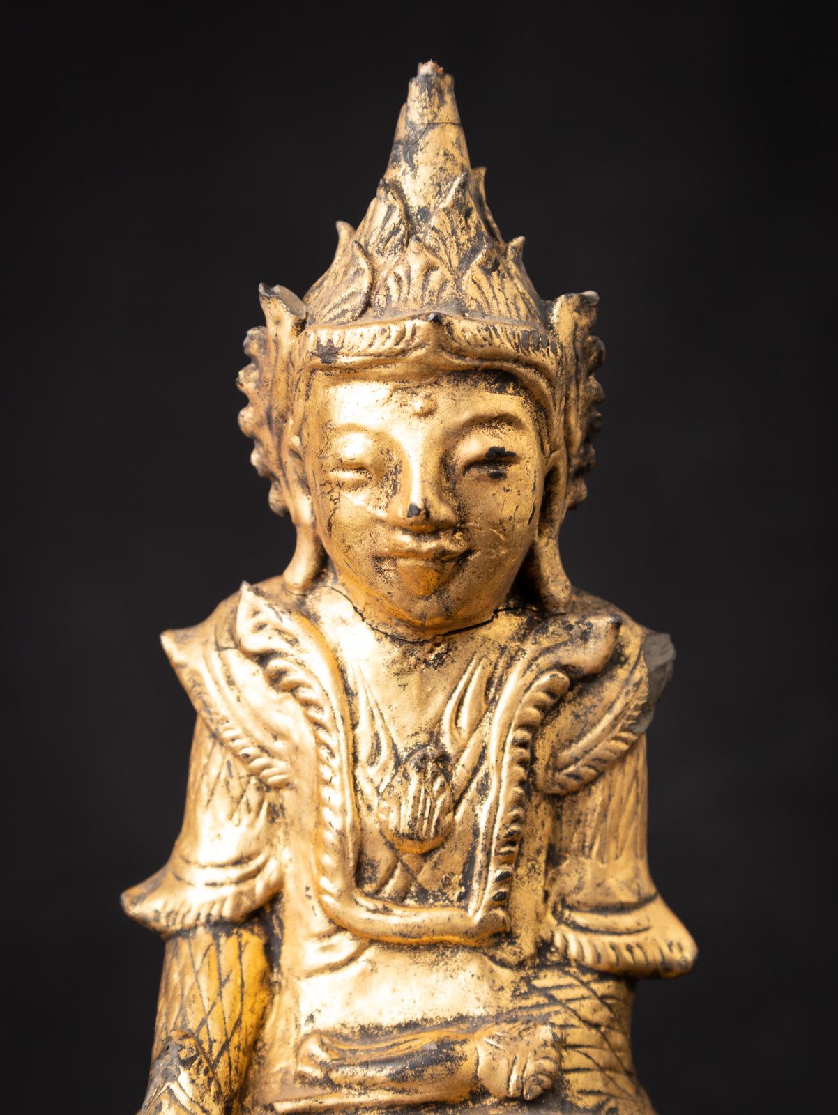 Bois Bouddha birman Shan en bois ancien du 19ème siècle provenant de Birmanie, au Bhumisparsha Mudra en vente