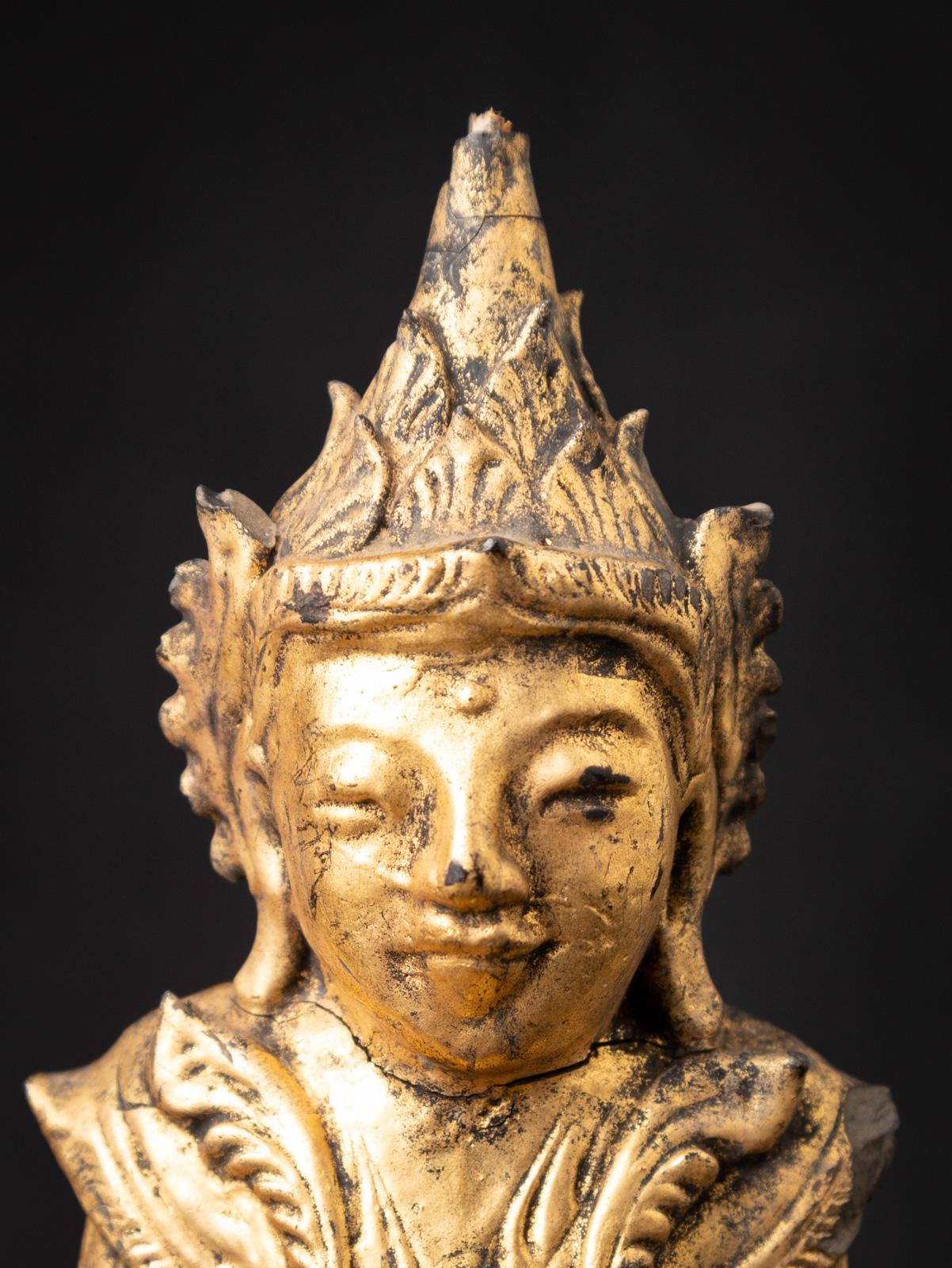 Bouddha birman Shan en bois ancien du 19ème siècle provenant de Birmanie, au Bhumisparsha Mudra en vente 1