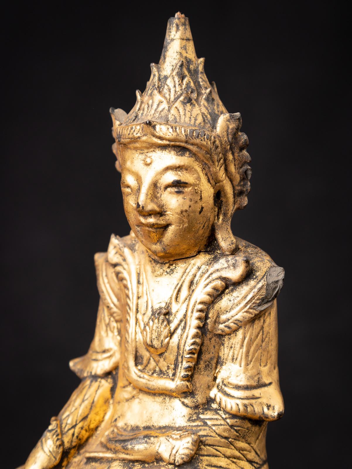 Bouddha birman Shan en bois ancien du 19ème siècle provenant de Birmanie, au Bhumisparsha Mudra en vente 2