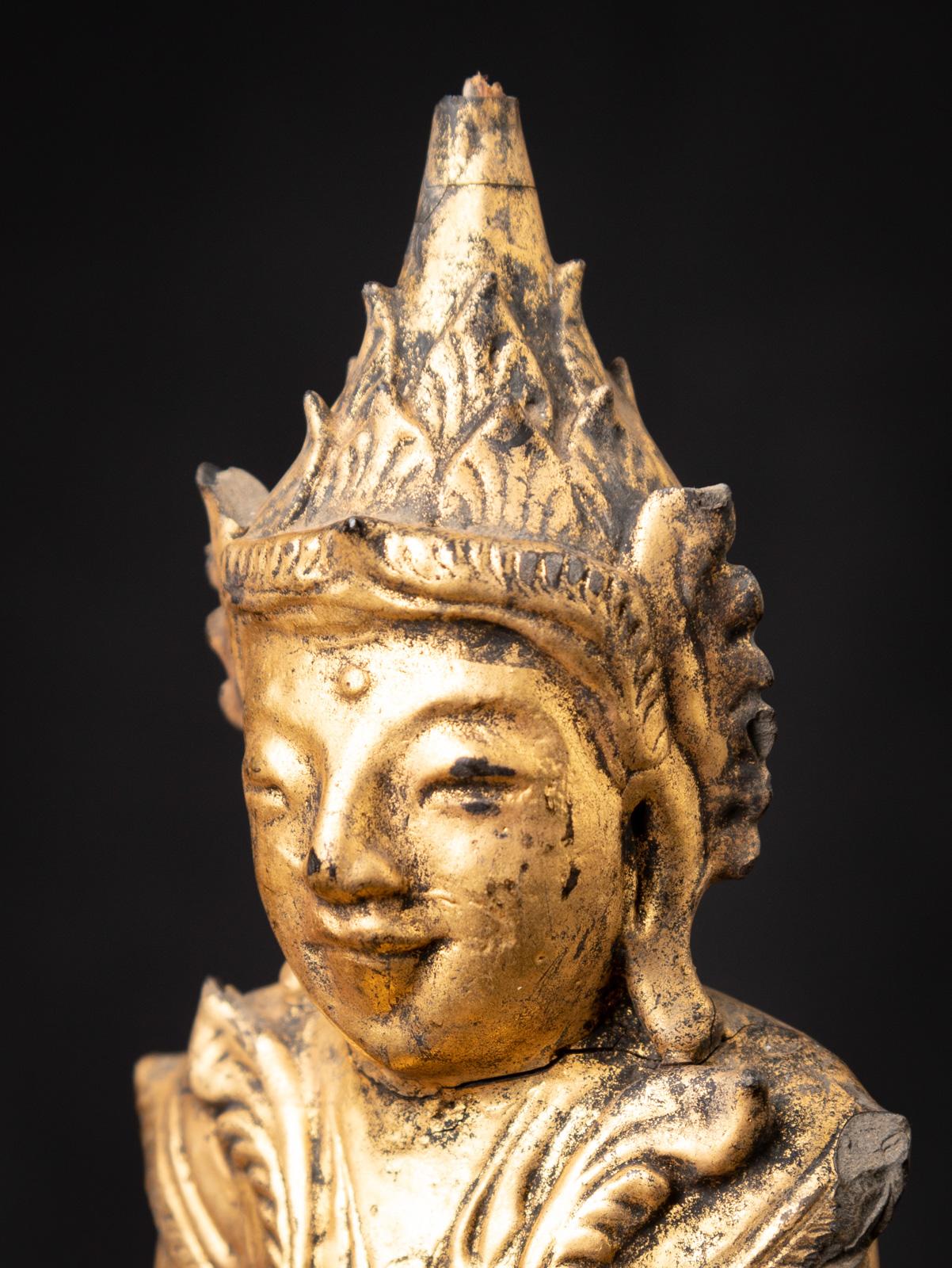 Bouddha birman Shan en bois ancien du 19ème siècle provenant de Birmanie, au Bhumisparsha Mudra en vente 3