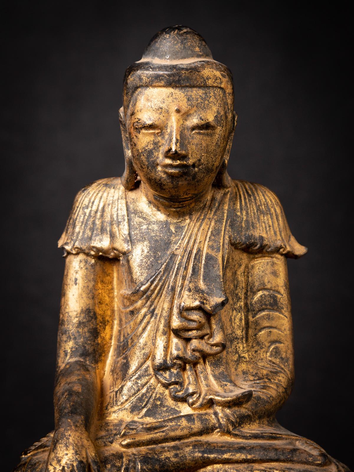 19th Century Antique wooden Burmese Shan Buddha in Bhumisparsha Mudra For Sale 10