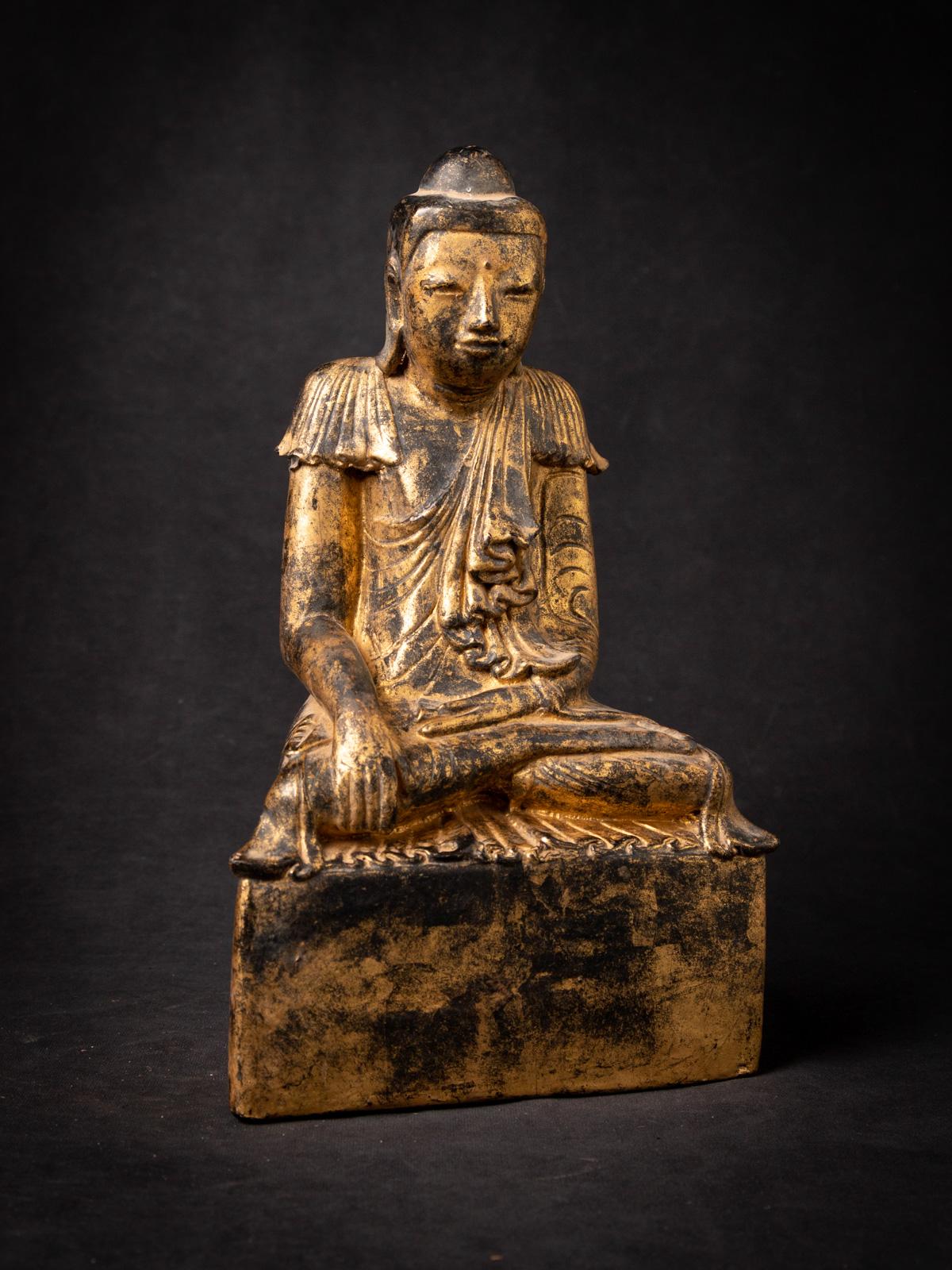 19th Century Antique wooden Burmese Shan Buddha in Bhumisparsha Mudra For Sale 12