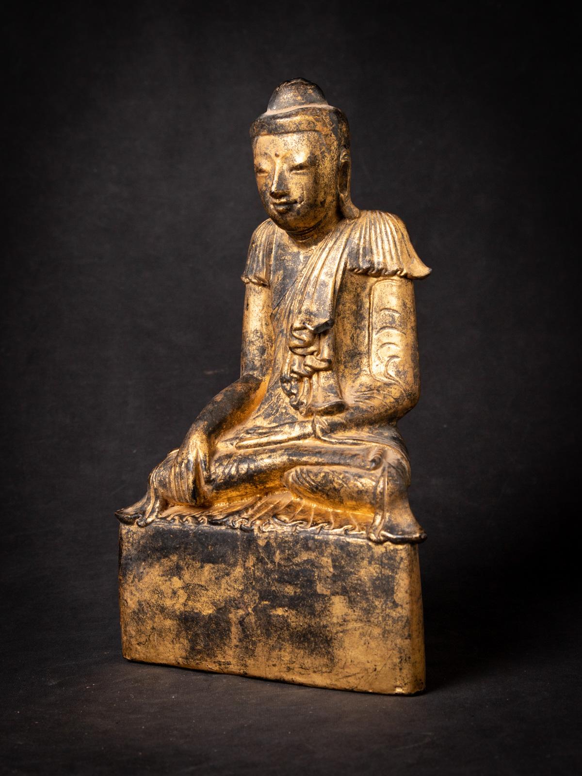 19th Century Antique wooden Burmese Shan Buddha in Bhumisparsha Mudra For Sale 16