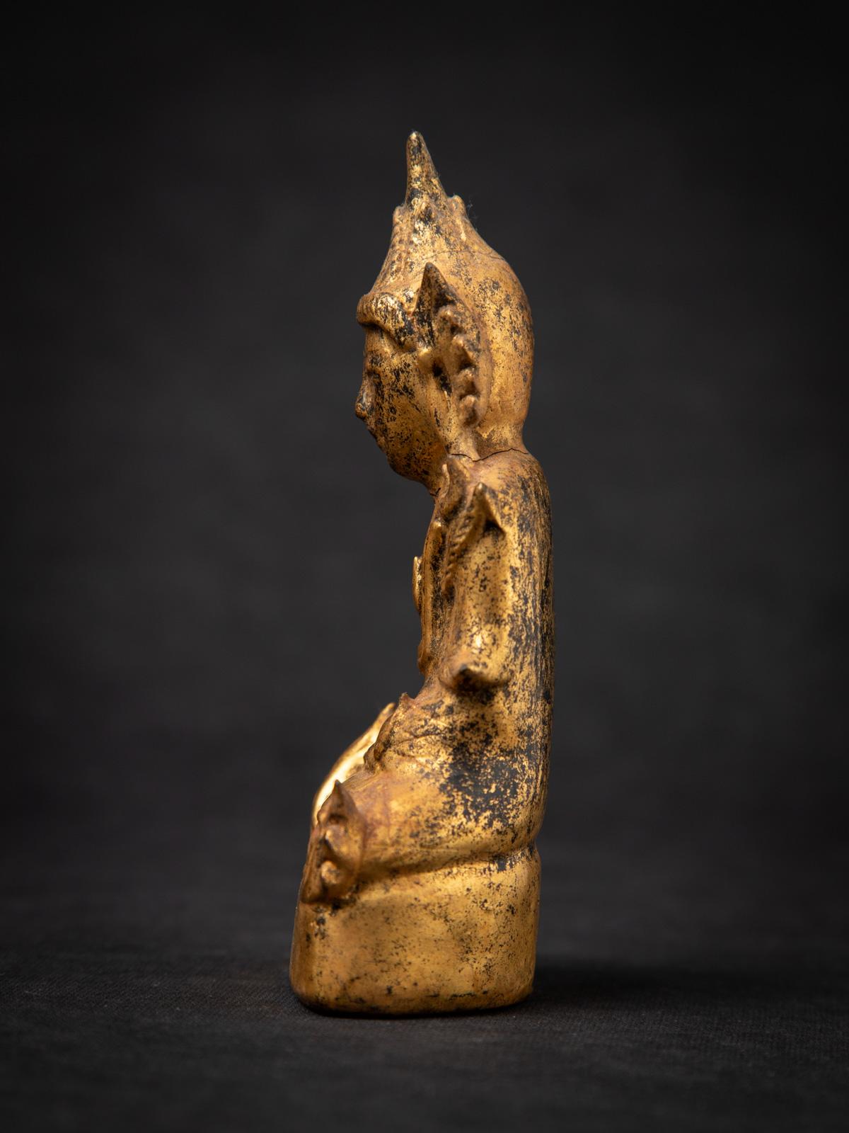 19th century Antique wooden Burmese Shan Buddha in Bhumisparsha Mudra In Good Condition In DEVENTER, NL