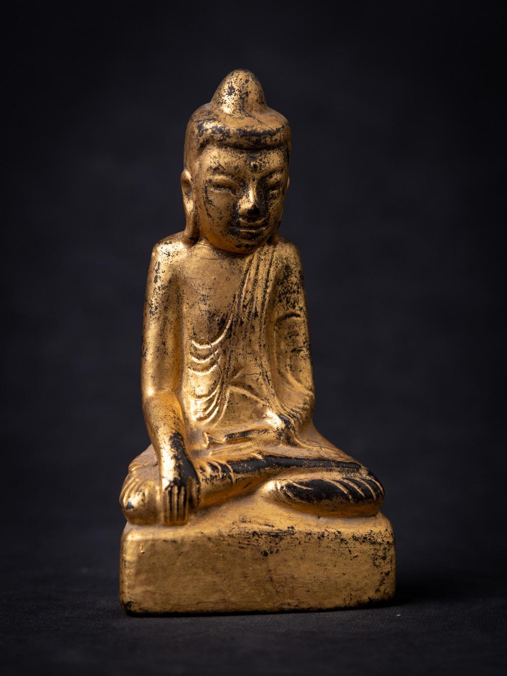 19th century antique wooden Burmese Shan Buddha in Bhumisparsha mudra For Sale 1
