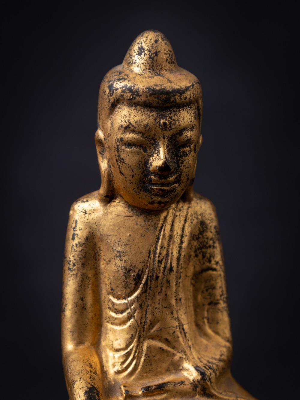 19th century antique wooden Burmese Shan Buddha in Bhumisparsha mudra For Sale 2