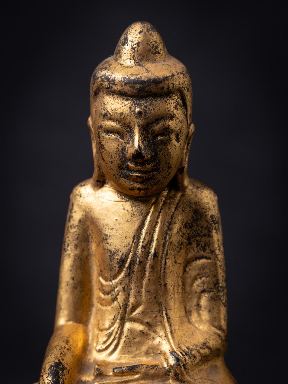 19th century antique wooden Burmese Shan Buddha in Bhumisparsha mudra For Sale 3