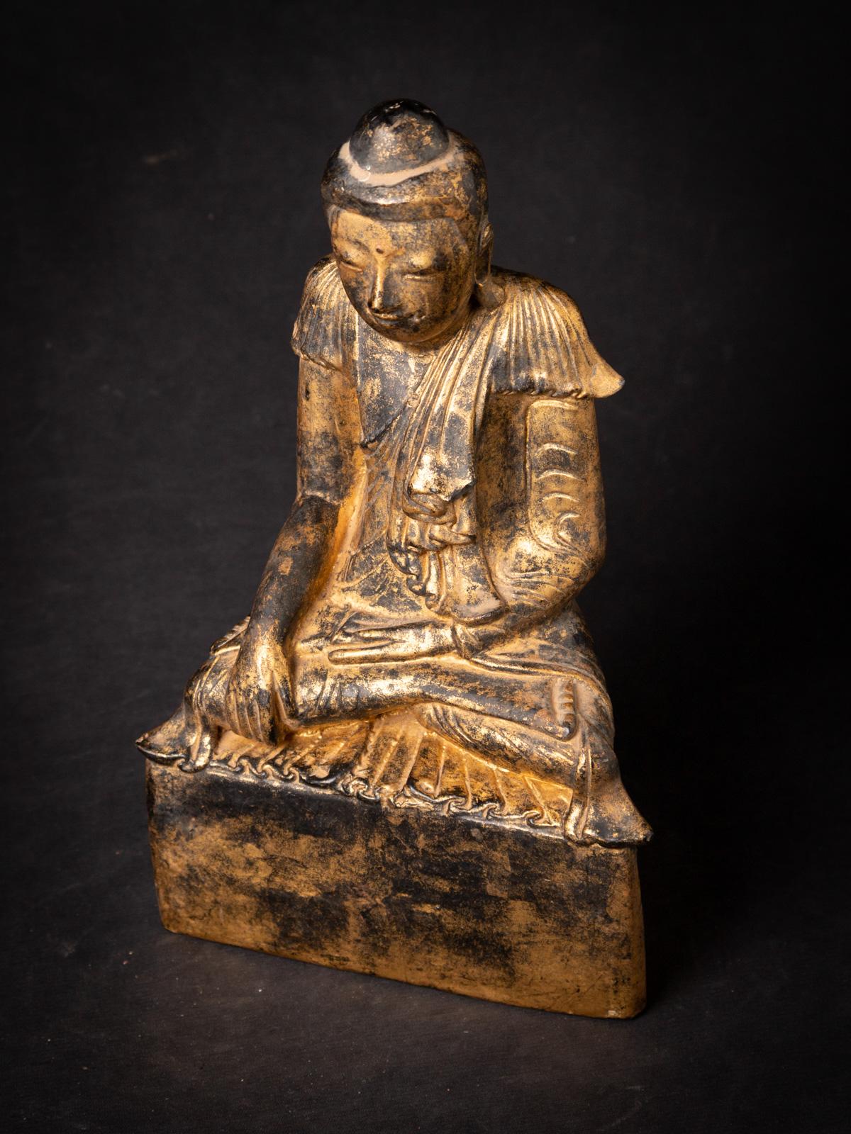 19th Century Antique wooden Burmese Shan Buddha in Bhumisparsha Mudra For Sale 5