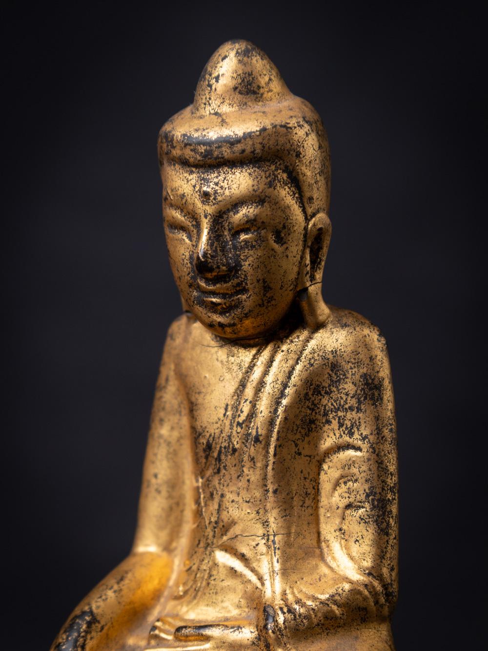 19th century antique wooden Burmese Shan Buddha in Bhumisparsha mudra For Sale 4