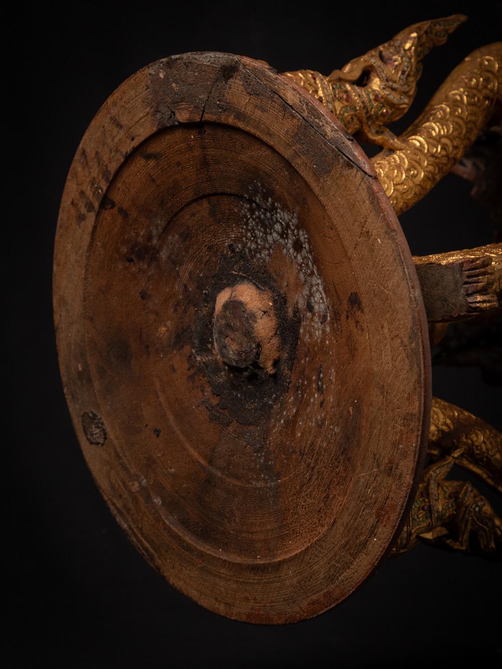 Ancien trône birman en bois - Table

Matériau : bois
63 cm de haut
37 cm de diamètre
Doré à l'or fin 24 krt.
Le style Mandalay
19ème siècle
Avec quatre serpents
Peut être utilisé comme trône pour un bouddha ou comme une sorte de table /