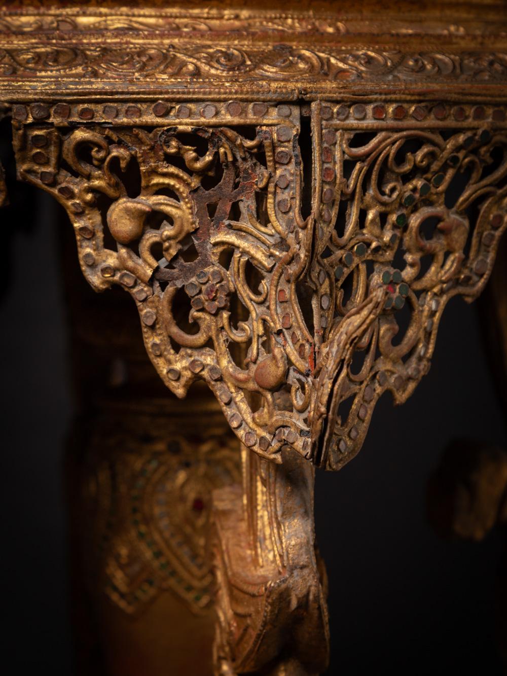 19ème siècle Trône birman en bois ancien - Table de Birmanie en vente 3