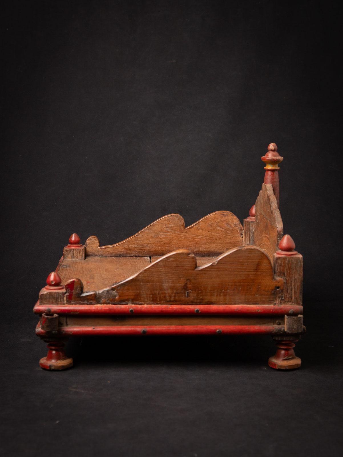 19th century Antique wooden Indian altar from India In Good Condition In DEVENTER, NL