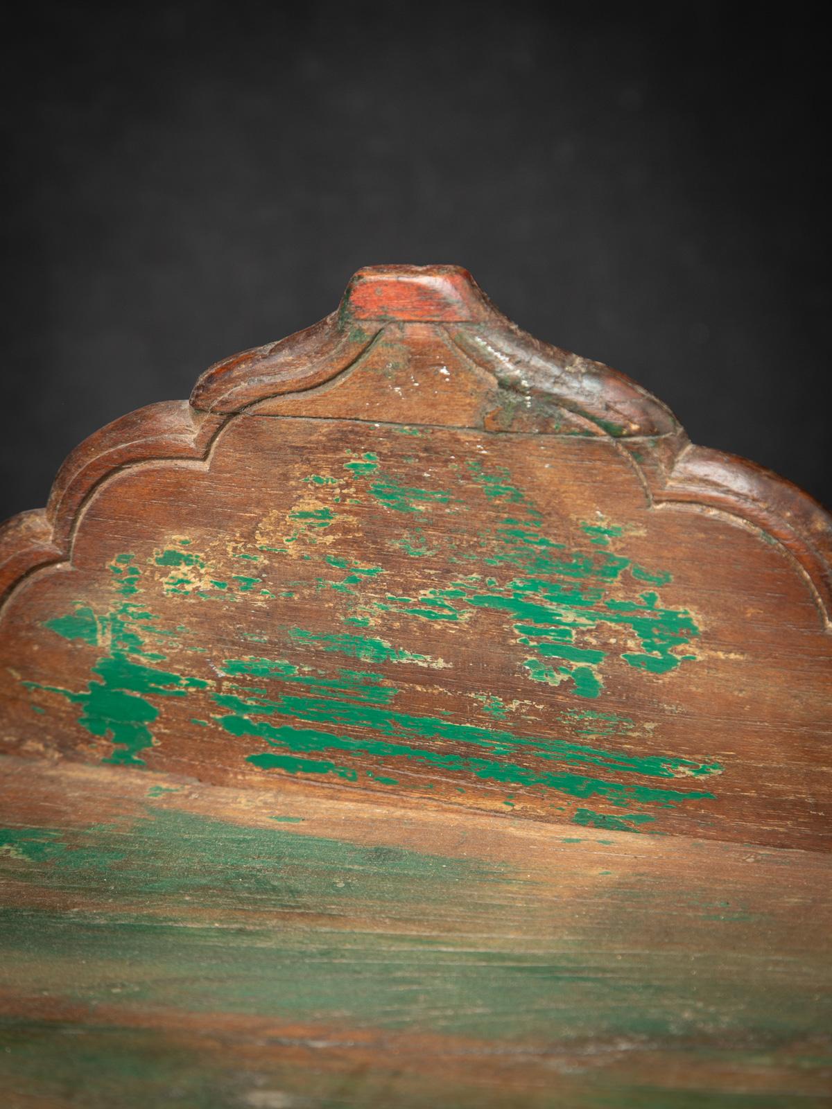 Siglo XIX Antiguo altar indio de madera de la India - Budas originales Madera en venta