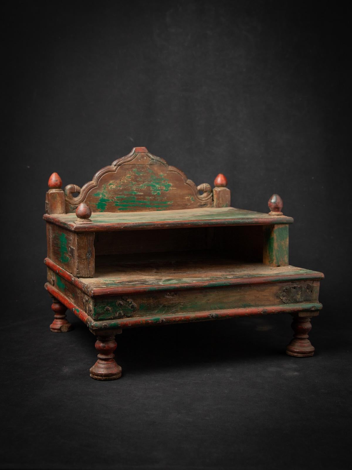 Siglo XIX Antiguo altar indio de madera de la India - Budas originales en venta 2