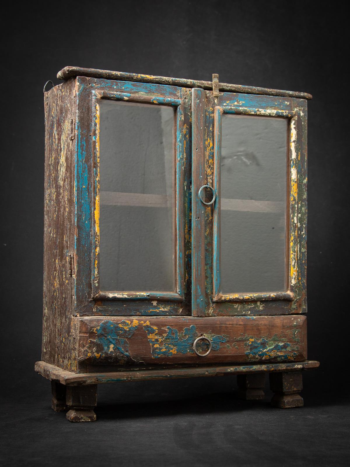 Cabinet indien ancien en bois du 19e siècle provenant de l'Inde Bon état - En vente à DEVENTER, NL