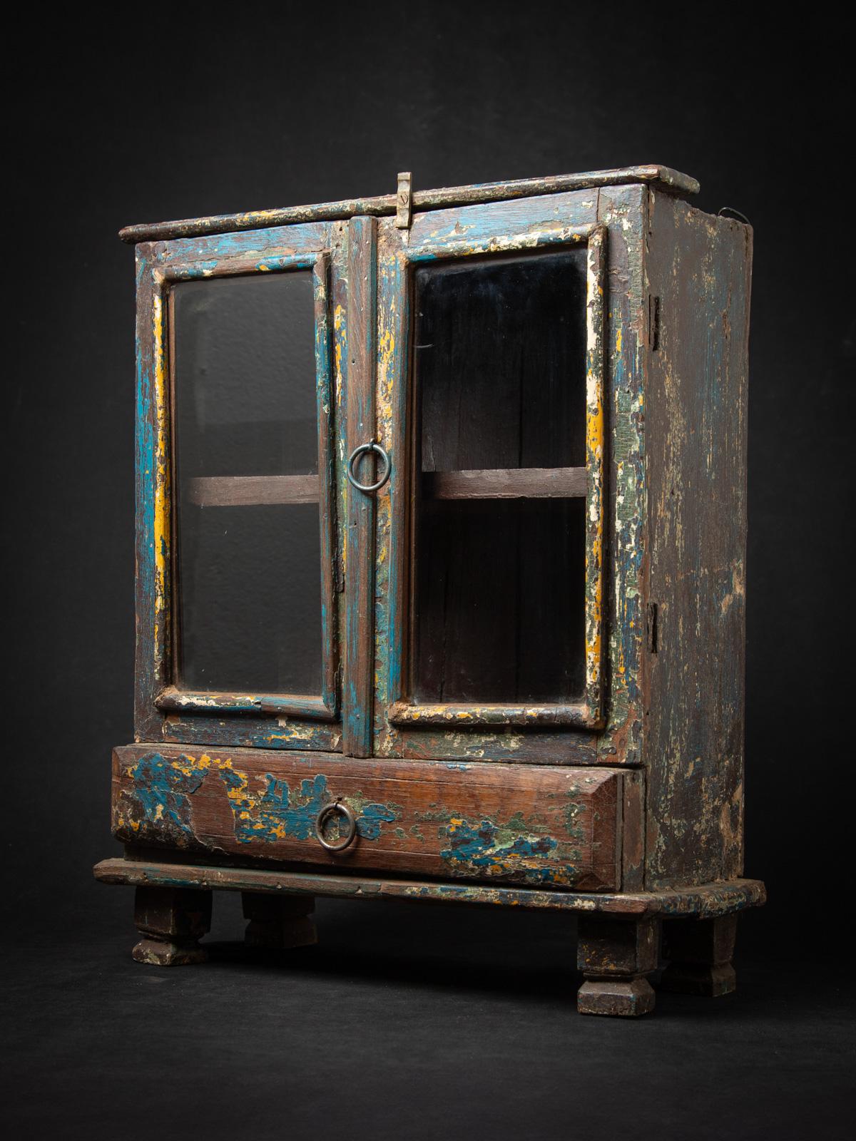 Cabinet indien ancien en bois du 19e siècle provenant de l'Inde en vente 1
