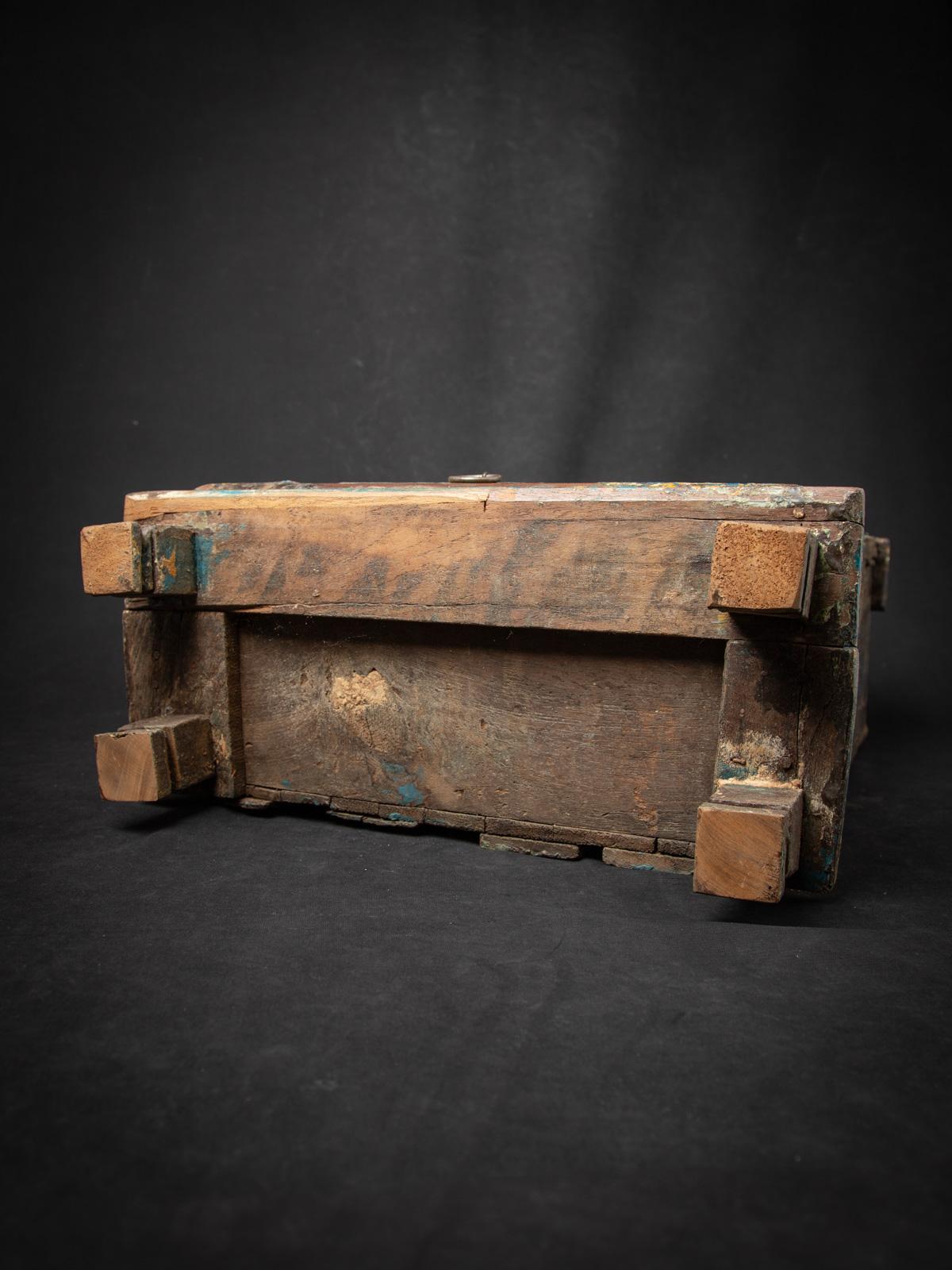 Cabinet indien ancien en bois du 19e siècle provenant de l'Inde en vente 2