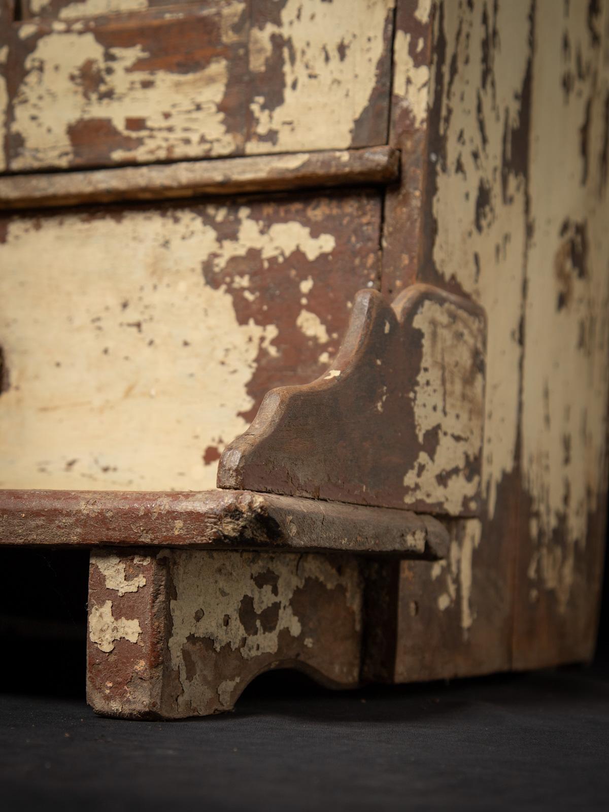 XIXe siècle 19ème siècle Cabinet indien ancien en bois de l'Inde - Bouddhas originaux en vente