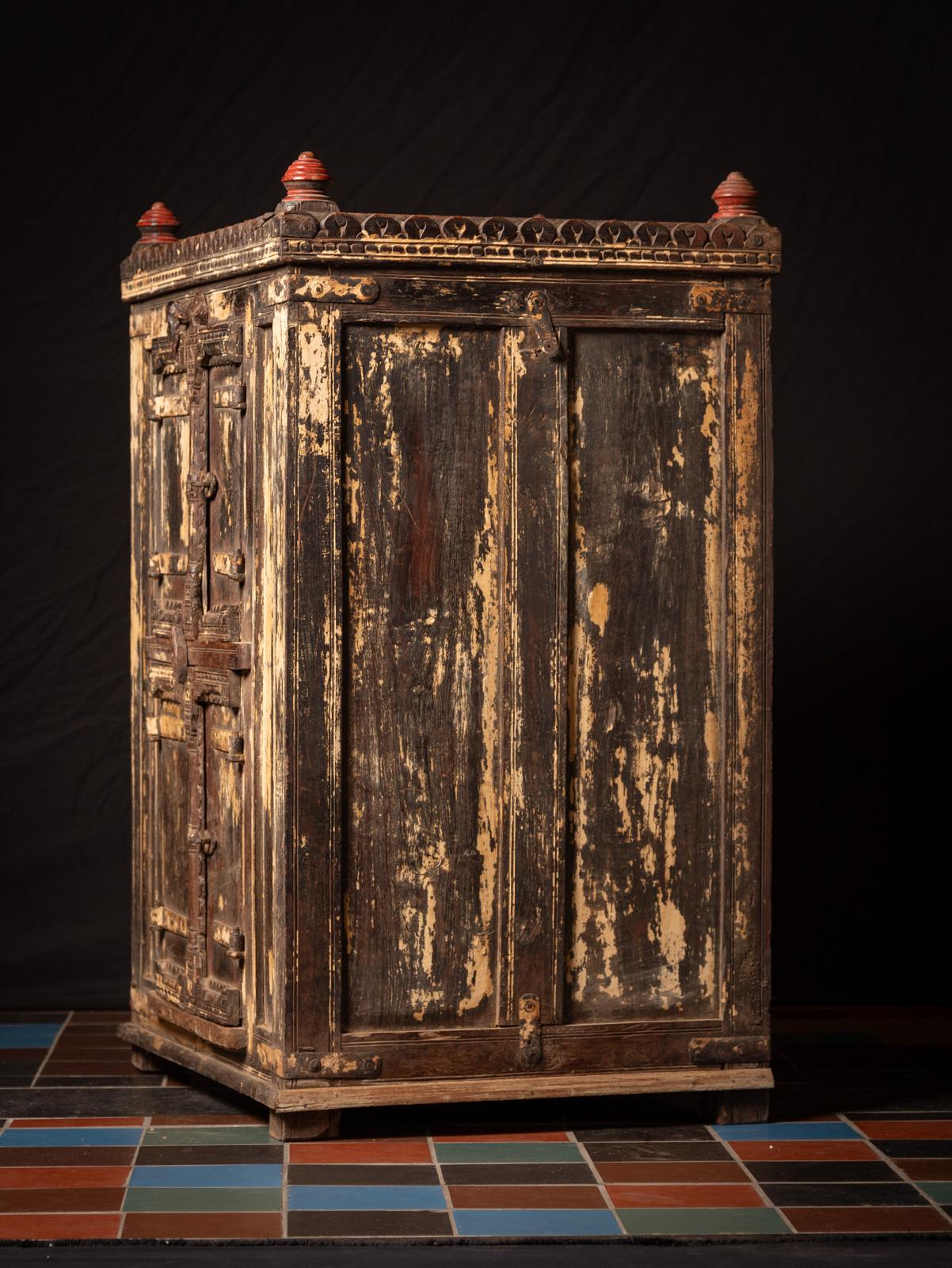 Armadio indiano antico in legno del XIX secolo - Buddha originale in vendita 1