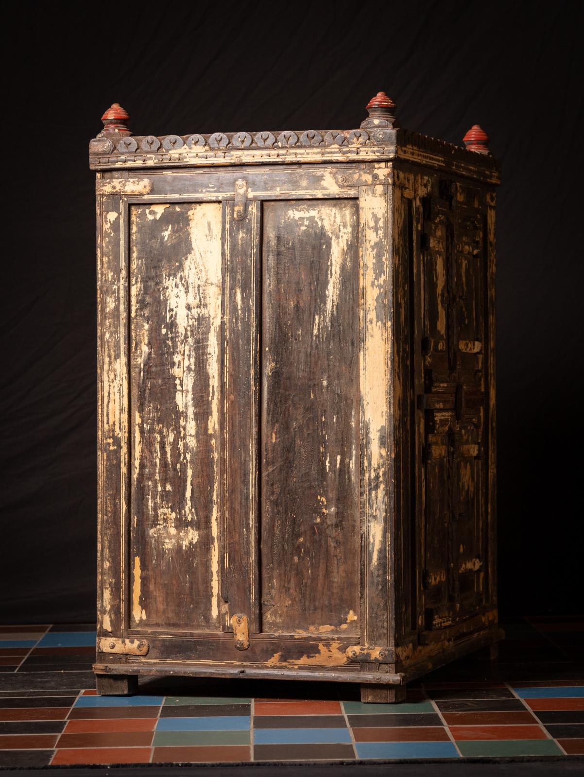 Armadio indiano antico in legno del XIX secolo - Buddha originale in vendita 2