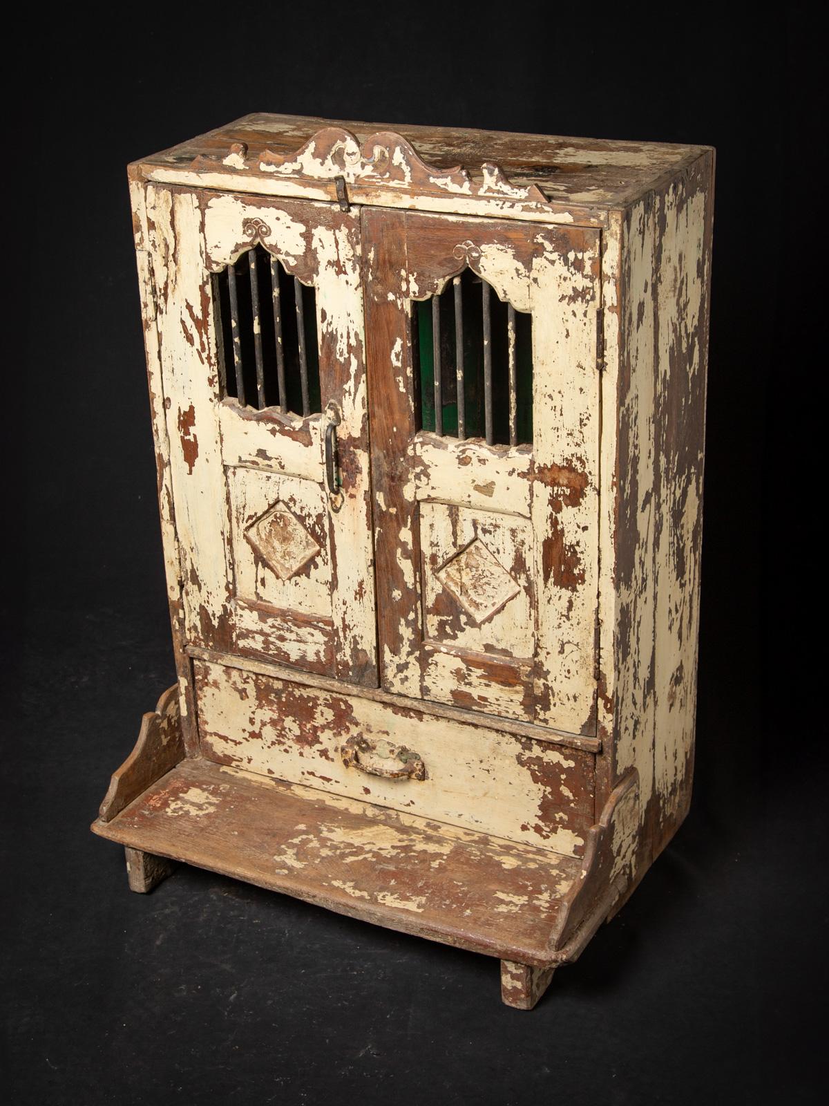 19ème siècle Cabinet indien ancien en bois de l'Inde - Bouddhas originaux en vente 1