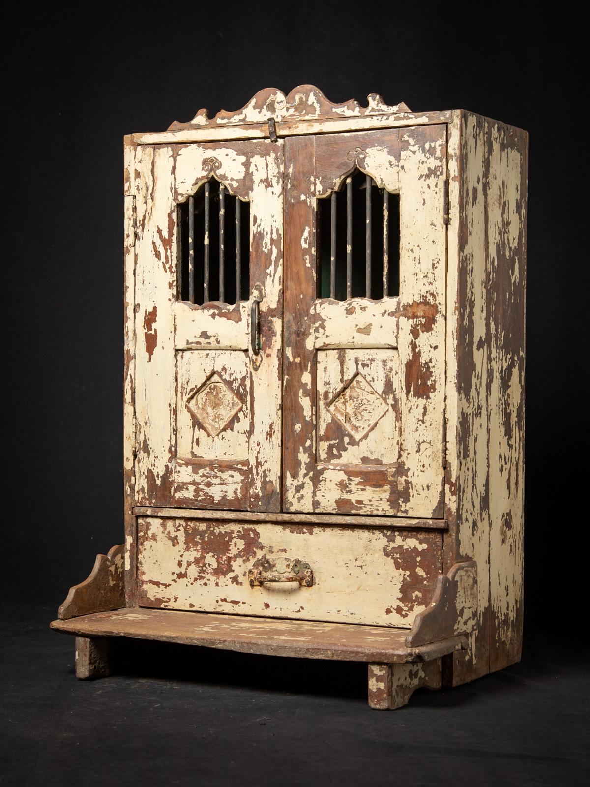 19ème siècle Cabinet indien ancien en bois de l'Inde - Bouddhas originaux en vente 2