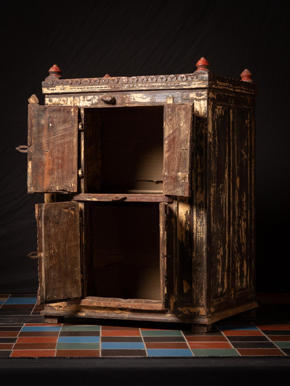 Armadio indiano antico in legno del XIX secolo - Buddha originale in vendita 4