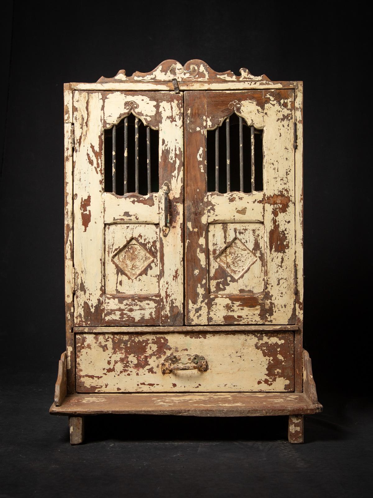 19ème siècle Cabinet indien ancien en bois de l'Inde - Bouddhas originaux en vente 4