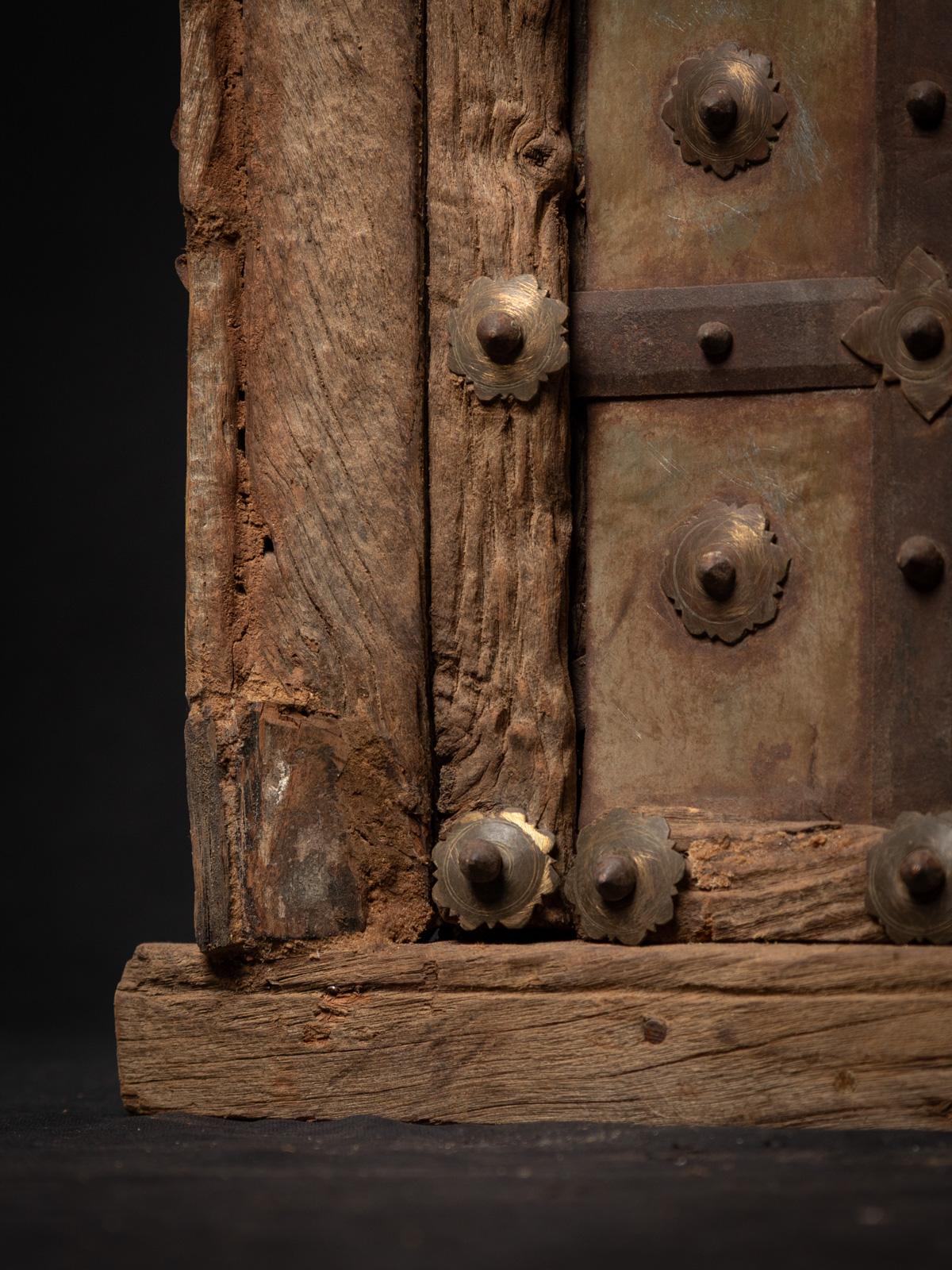 19e siècle Portes de temple indiennes en bois anciennes de l'Inde en vente 4